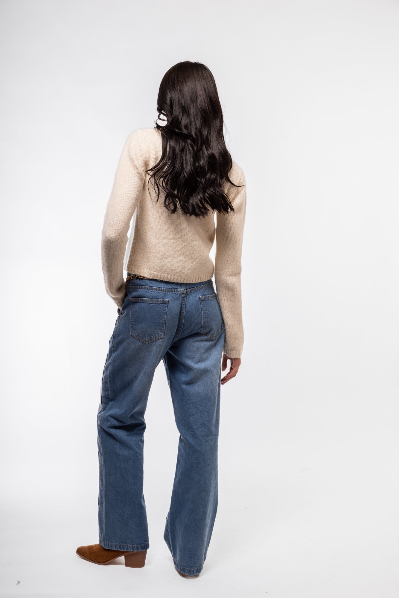 Back silhouette of lightweight ECRU 
 knitwear
