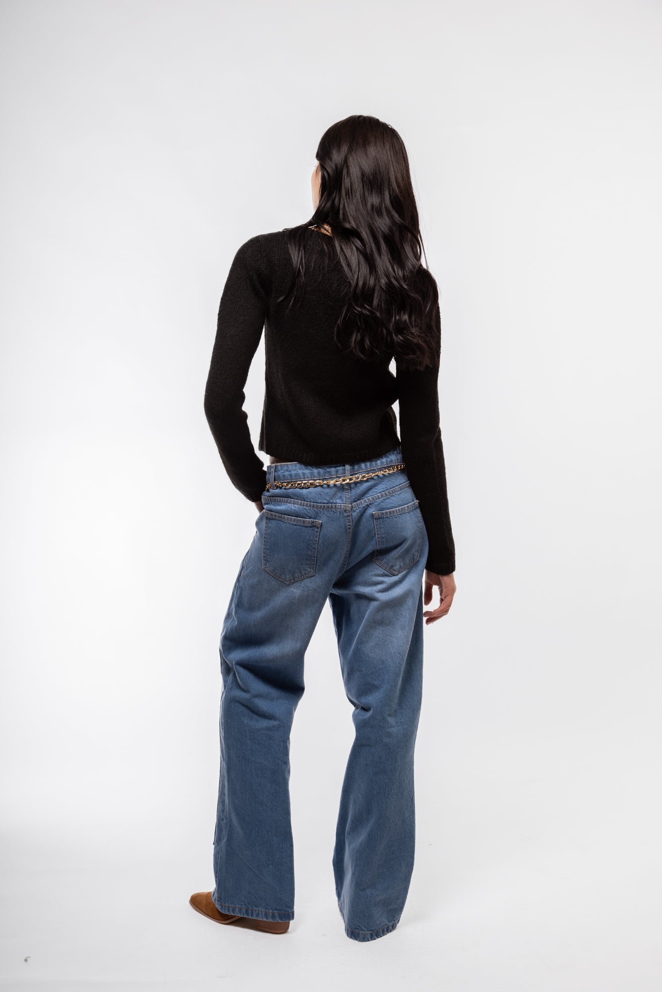Black knitwear  – bow closure and stitching detail