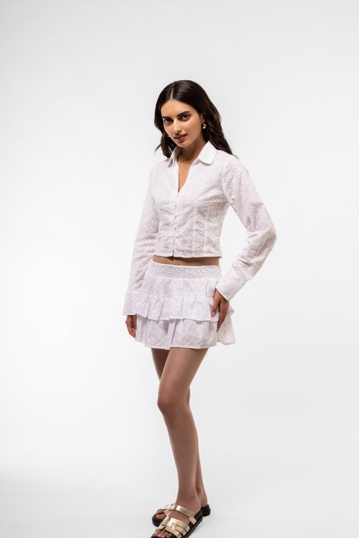 White broderie long-sleeve shirt – cropped fit and feminine finish