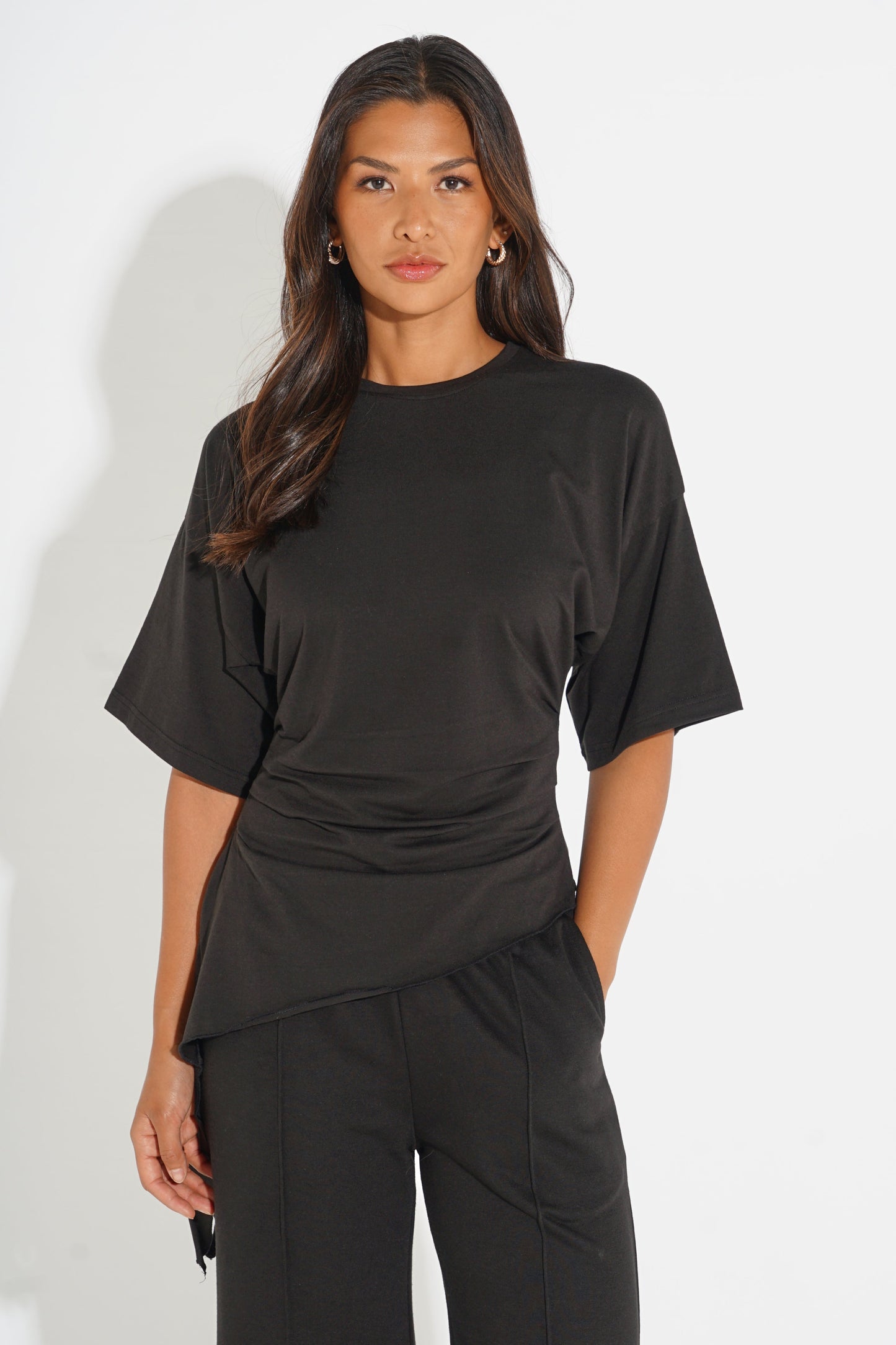 RUCHED TIE-SIDE ASYMMETRIC T-SHIRT SILKROAD DAUGHTERS