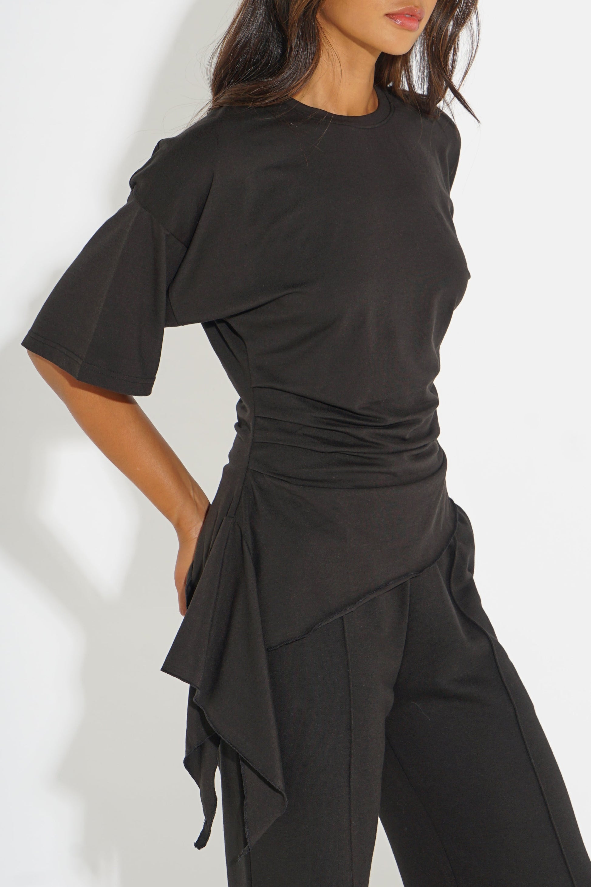 RUCHED TIE-SIDE ASYMMETRIC T-SHIRT SILKROAD DAUGHTERS