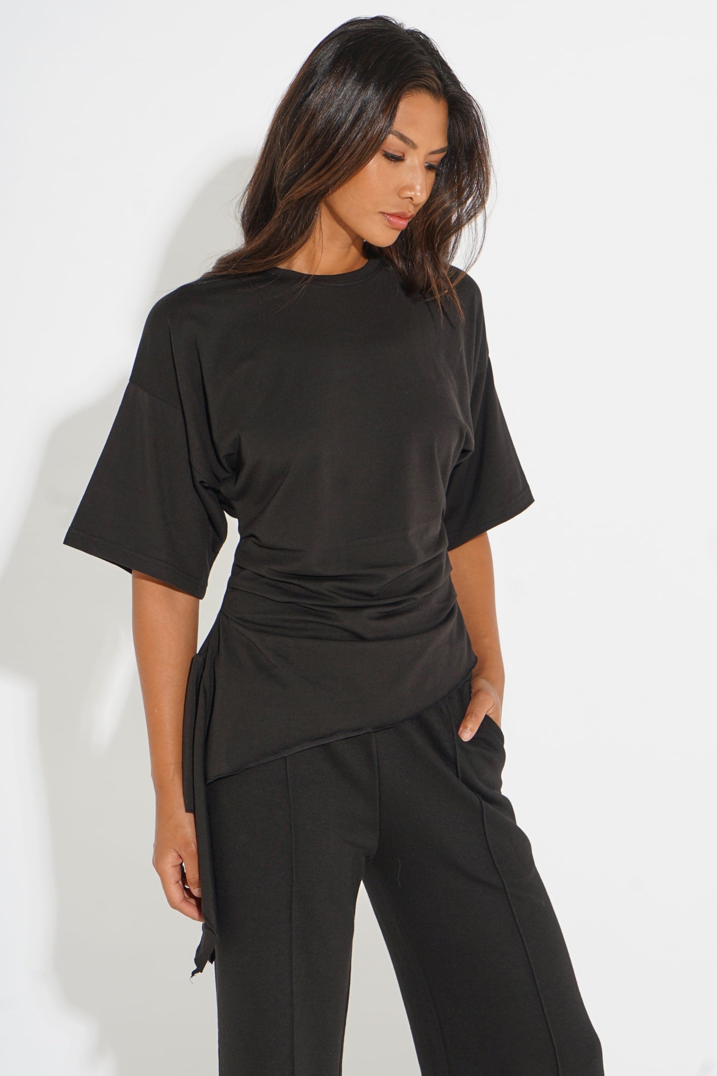 RUCHED TIE-SIDE ASYMMETRIC T-SHIRT SILKROAD DAUGHTERS
