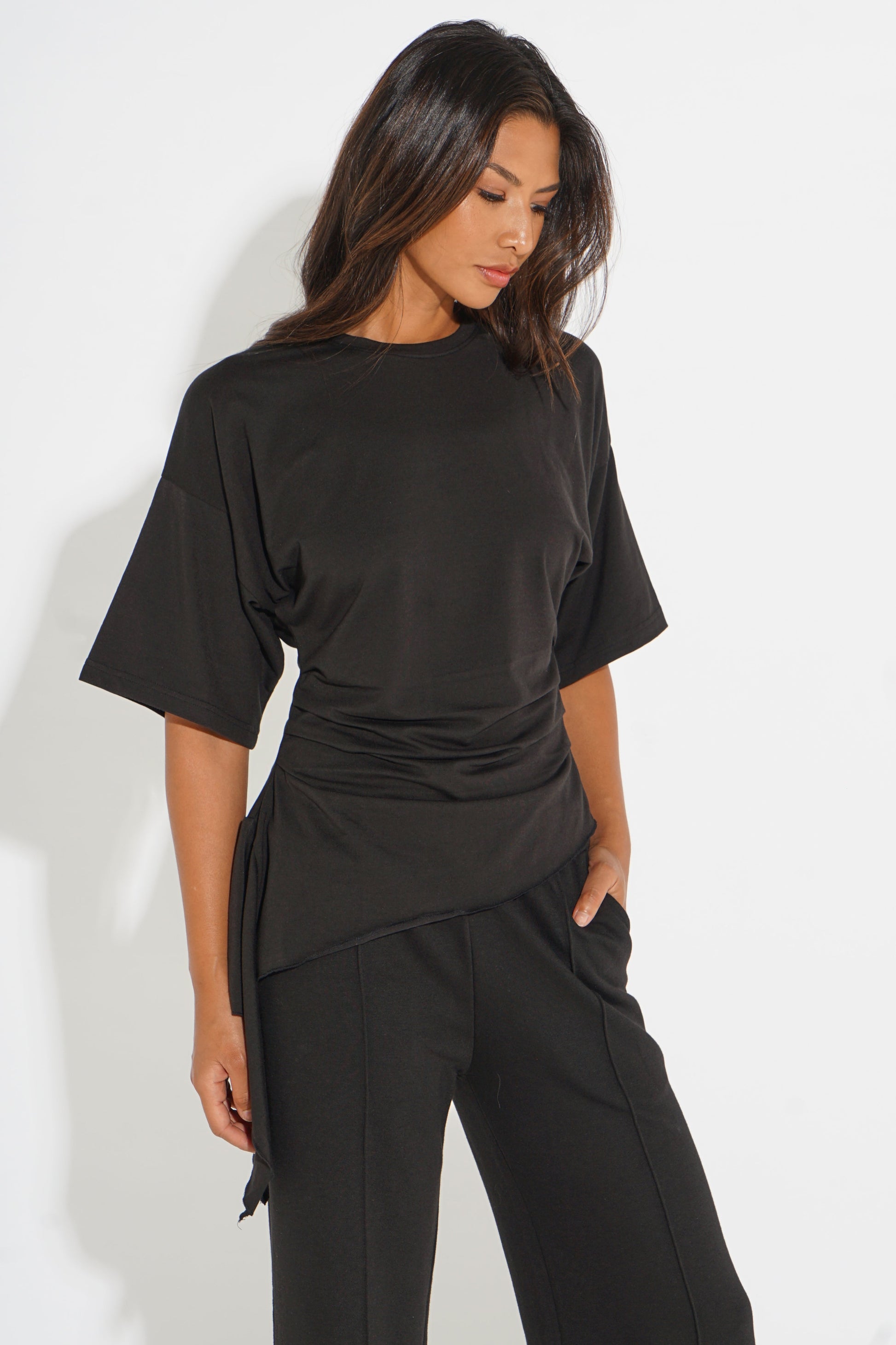 RUCHED TIE-SIDE ASYMMETRIC T-SHIRT SILKROAD DAUGHTERS