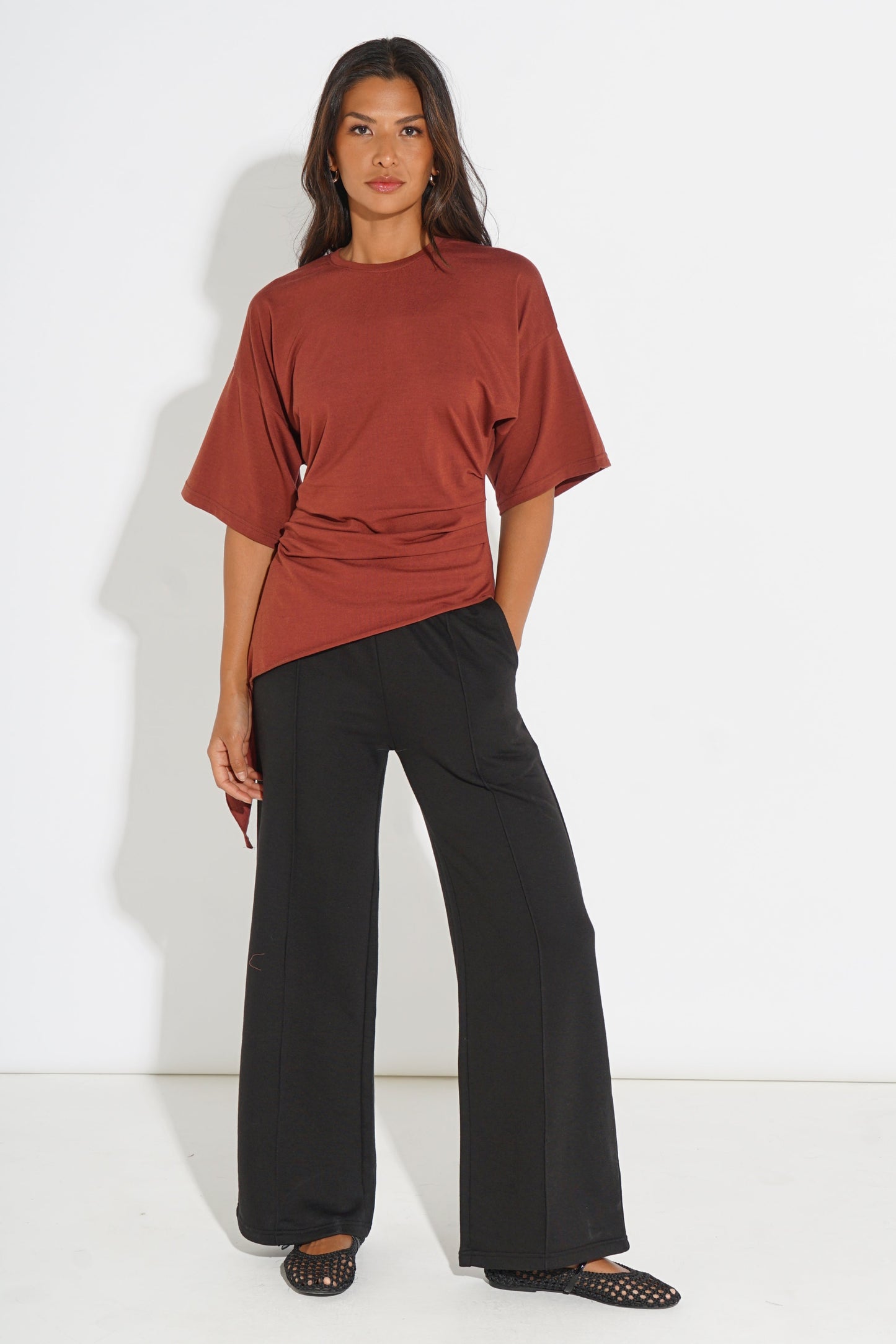 RUCHED TIE-SIDE ASYMMETRIC T-SHIRT SILKROAD DAUGHTERS