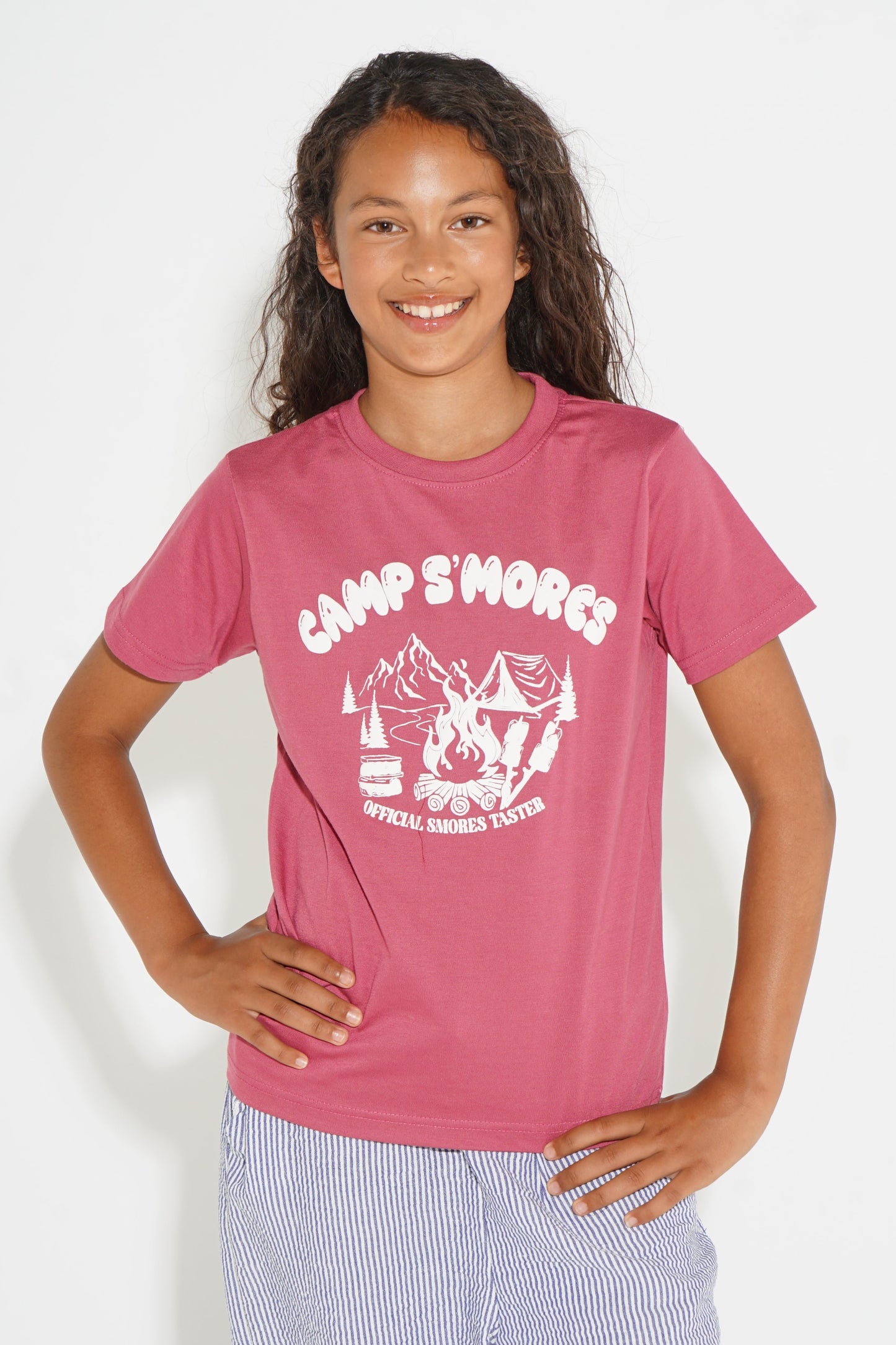 GIRLS CAMP S’MORES GRAPHIC T-SHIRT SILKROAD DAUGHTERS