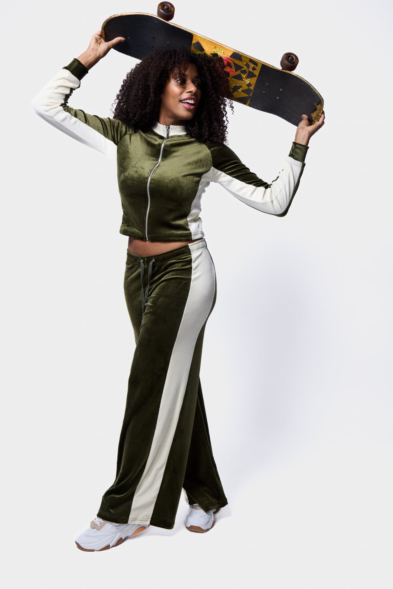 Tracksuit in green velour with white contrast stripe