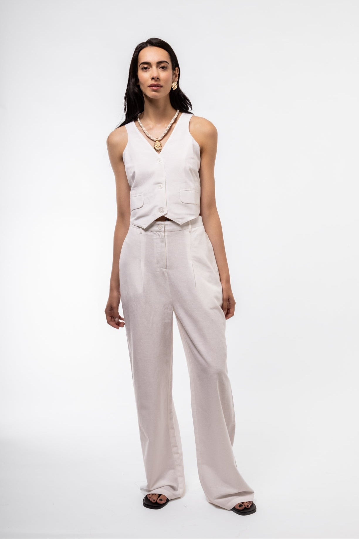 Front Model with the white linen trousers 