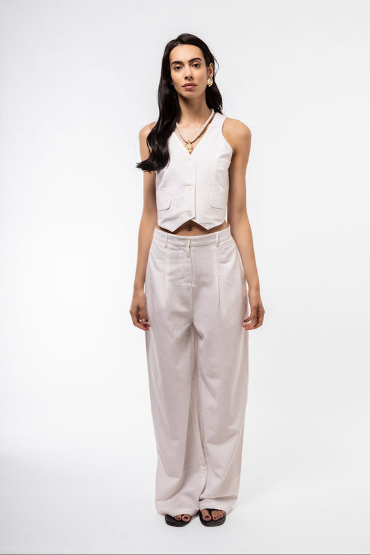 Front View of the linen white leg trousers 
