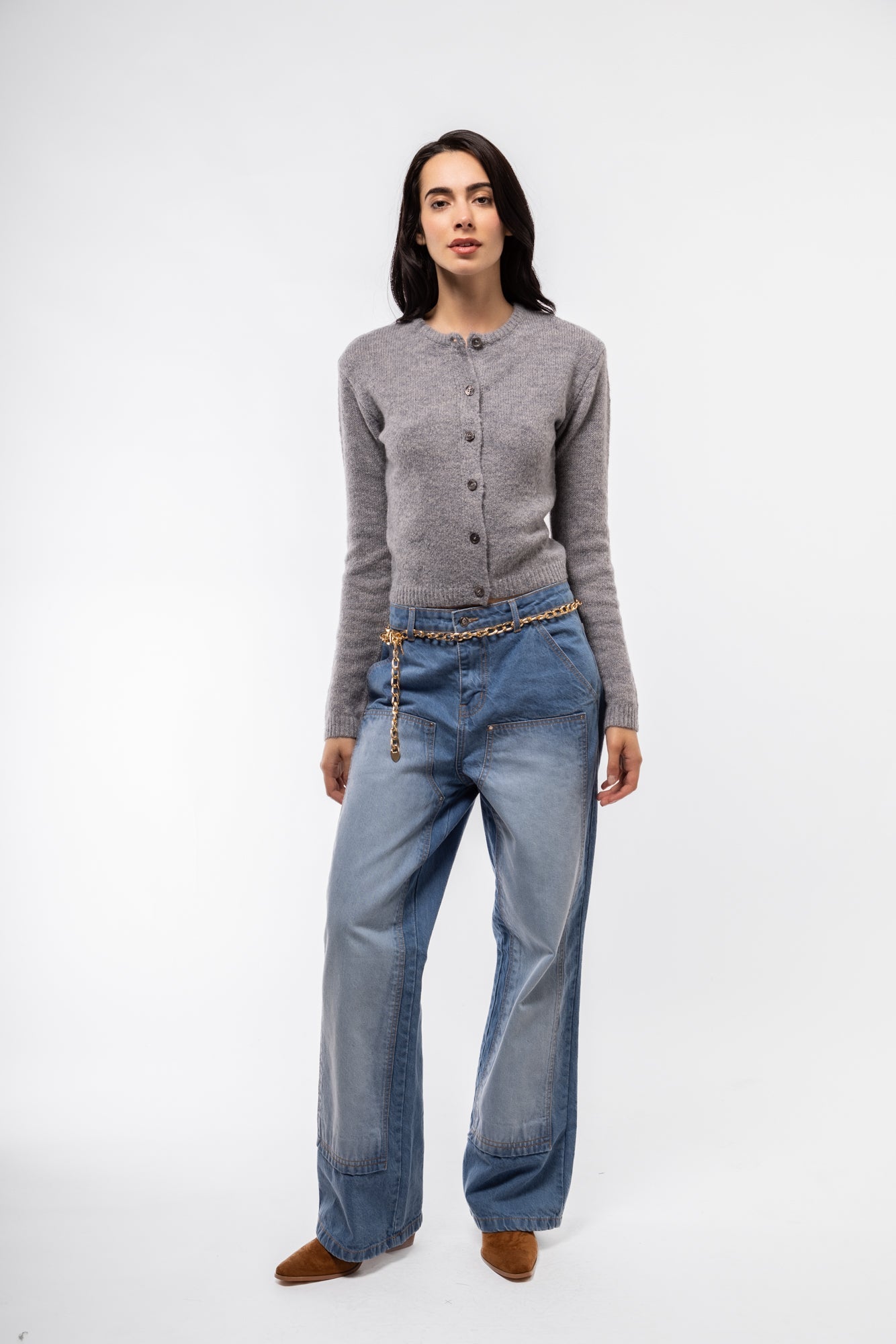 Light grey crew-neck button cardigan – soft and casual

