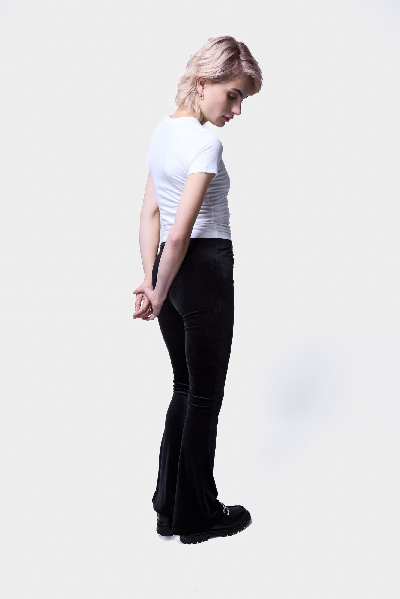 High-Waisted Velvet Flare Pants - Elegant & Comfortable