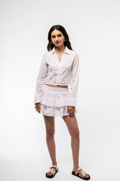 Cropped white broderie anglaise blouse with long sleeves – classic summer style

