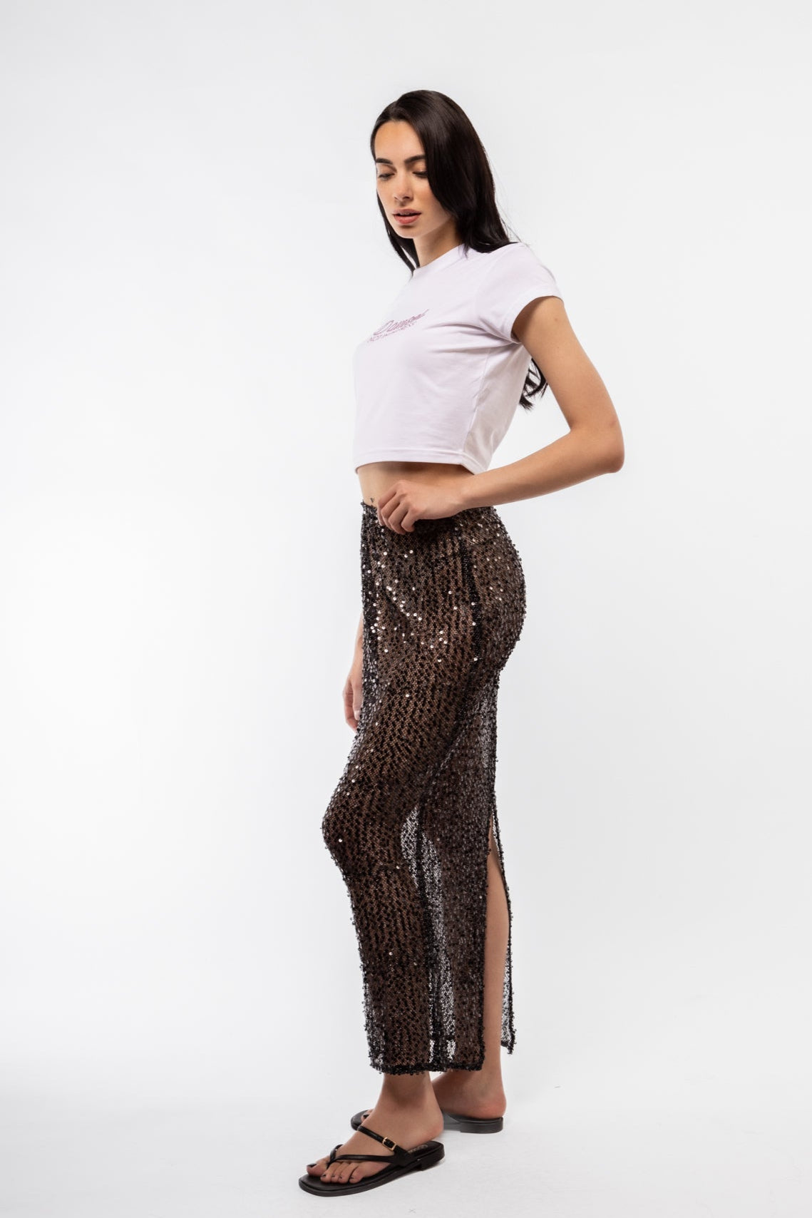 Side view of sequin knitted midi skirt – sleek and radiant

