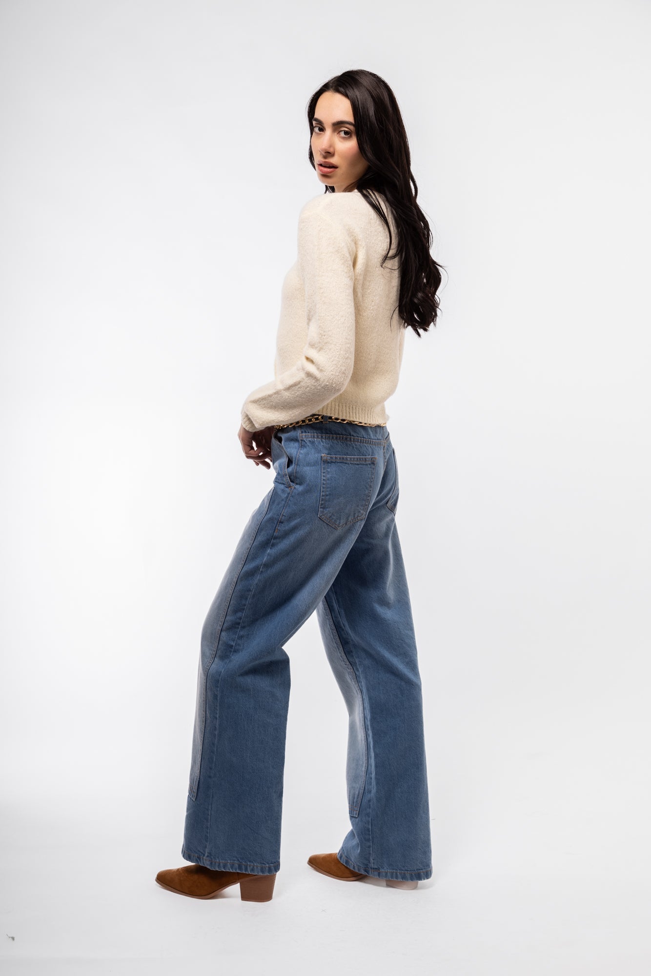 Ecru knit cardigan profile – soft neutral tone

