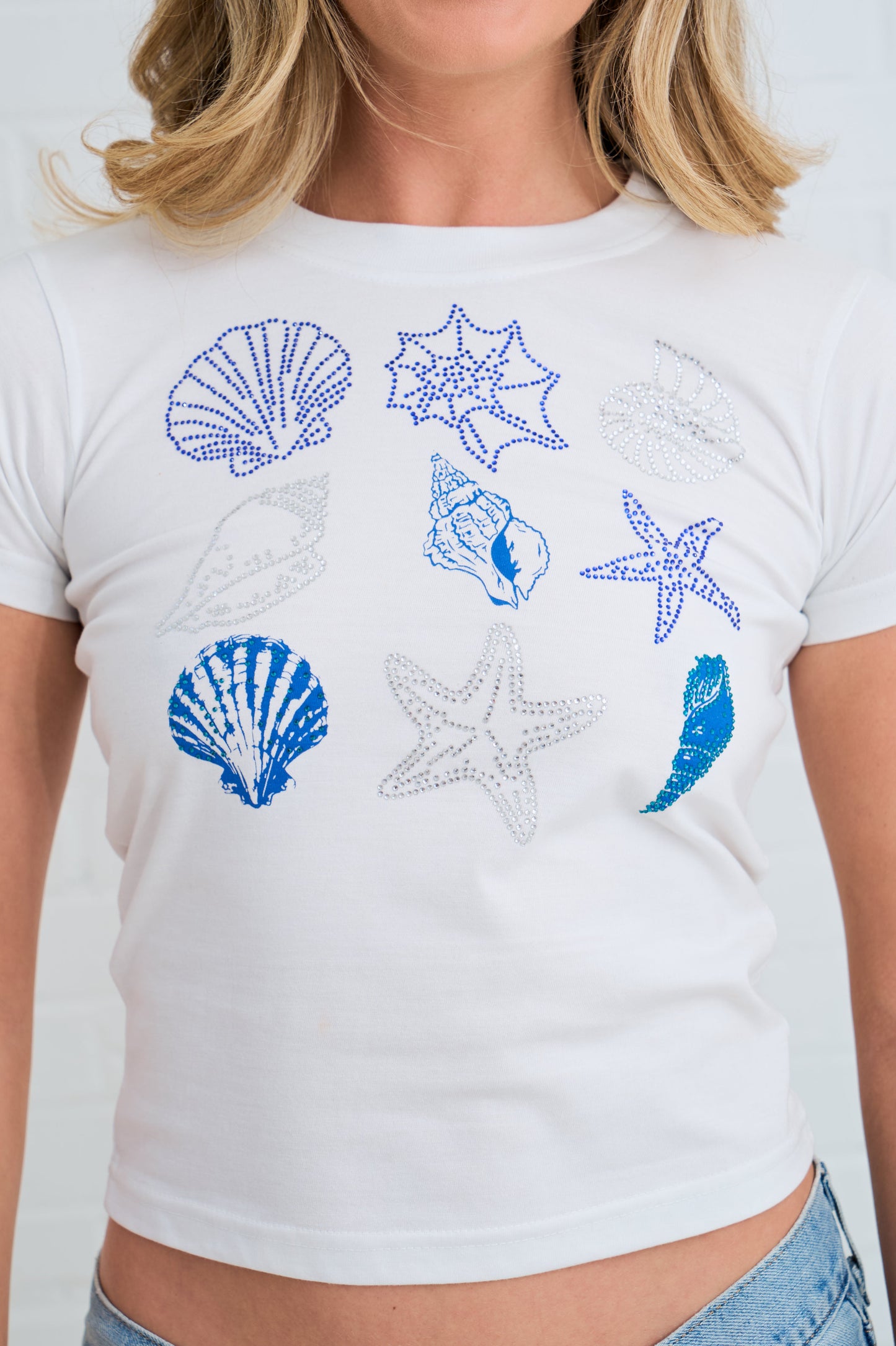 RHINESTONE SEA SHELLS BEACH FITTED TEE SILKROAD DAUGHTERS