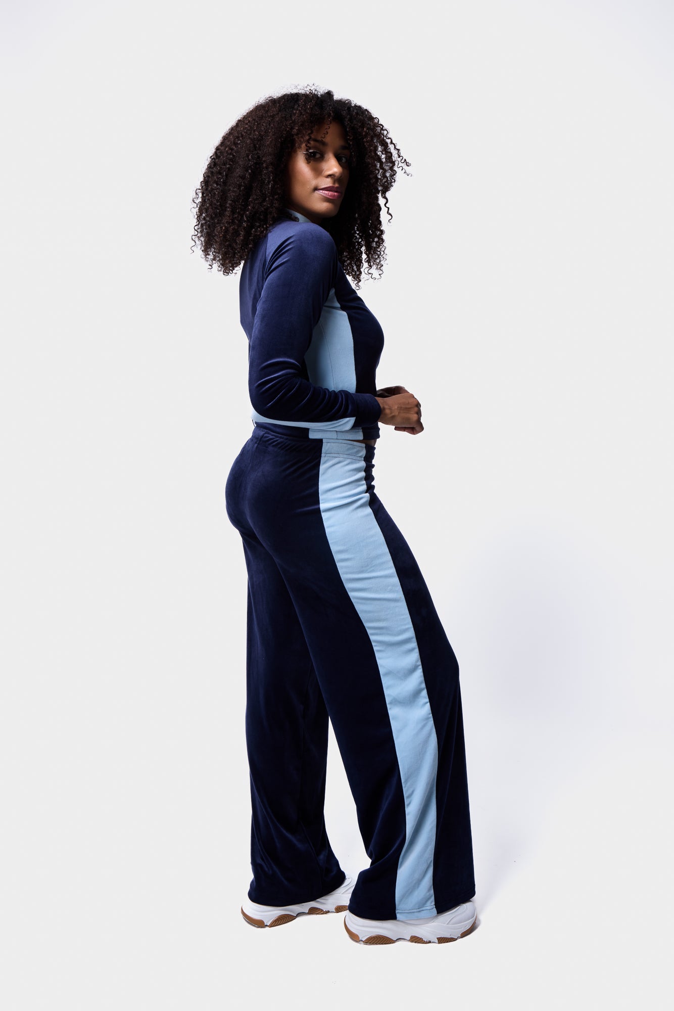 Velour tracksuit in navy and light blue with contrast stripe