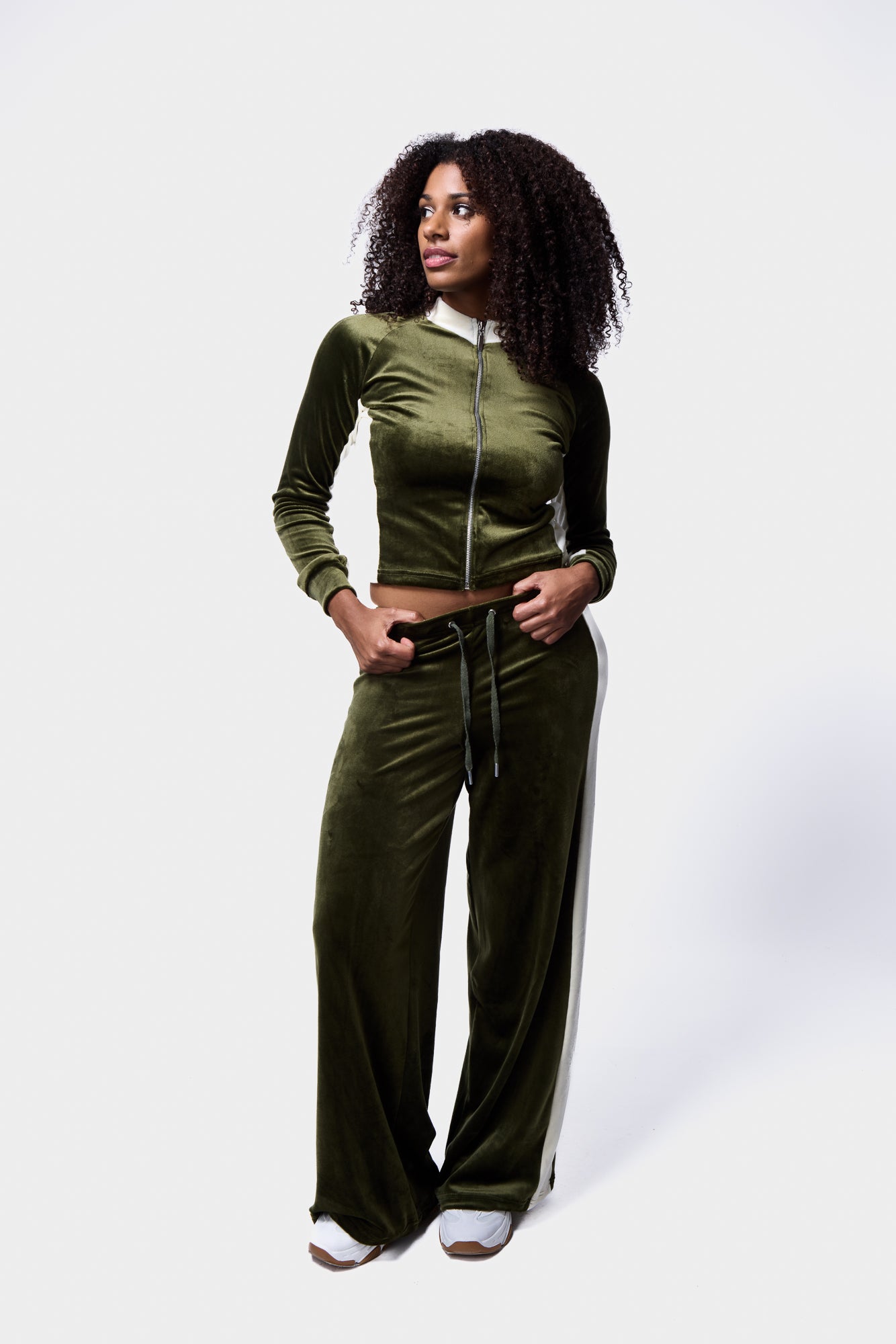 Tracksuit in green velour with white contrast stripe