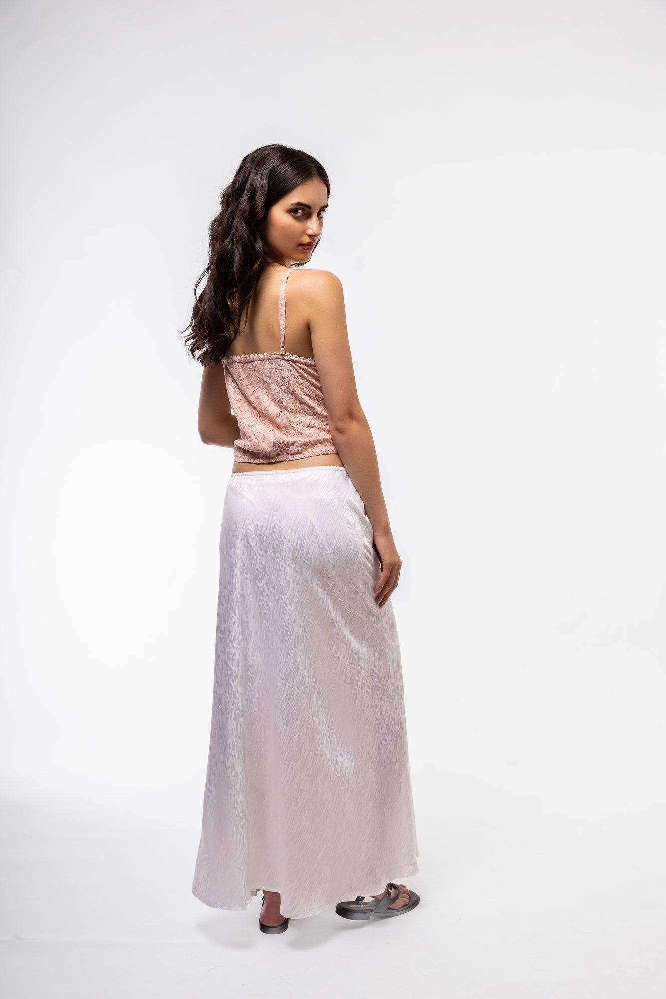 side view of the blush pink lace cami top 